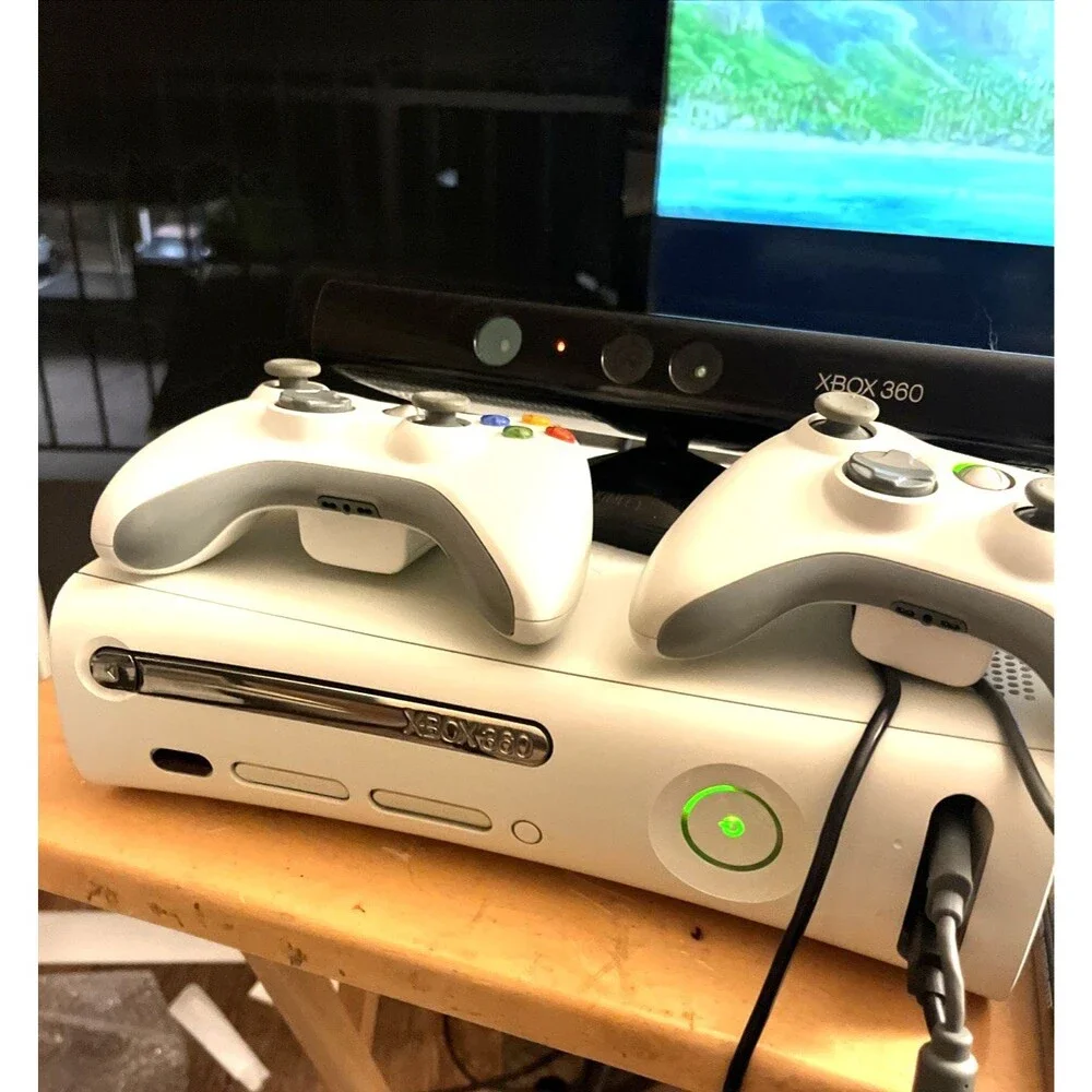XBox 360 60GB White Bundle Controllers Kinect 2 Games AV Cable Tested